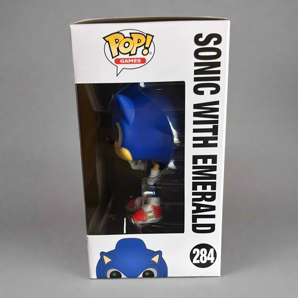 Funko Pop! Games Classic Sonic The Hedgehog With Emerald Figure #284!