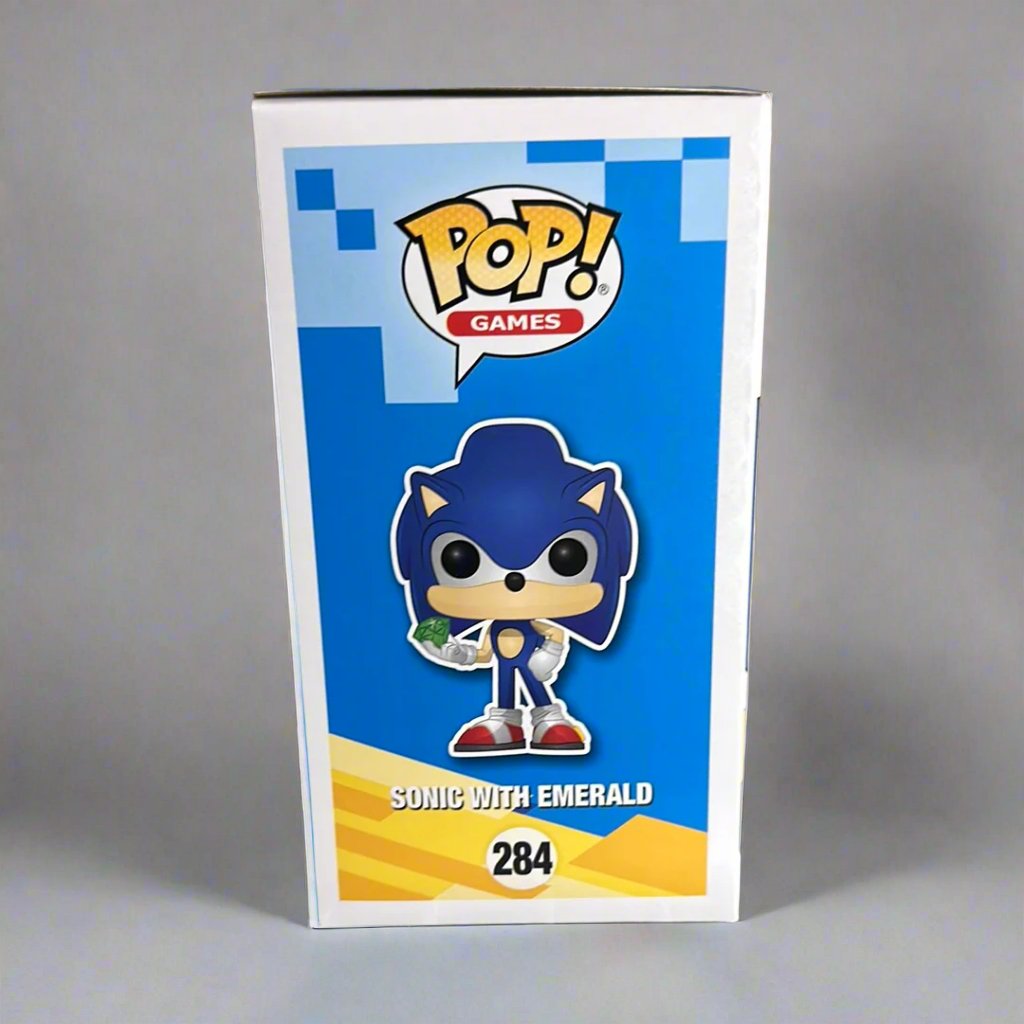 Funko Pop! Games Classic Sonic The Hedgehog With Emerald Figure #284!