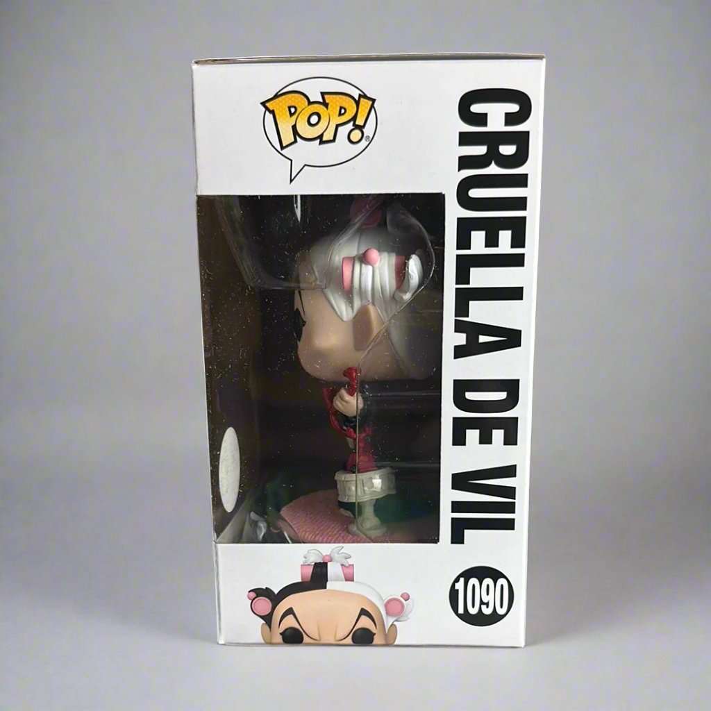 Funko Pop! Disney Villains 101 Dalmatians Cruella De Vil with Phone Exclusive #1090!