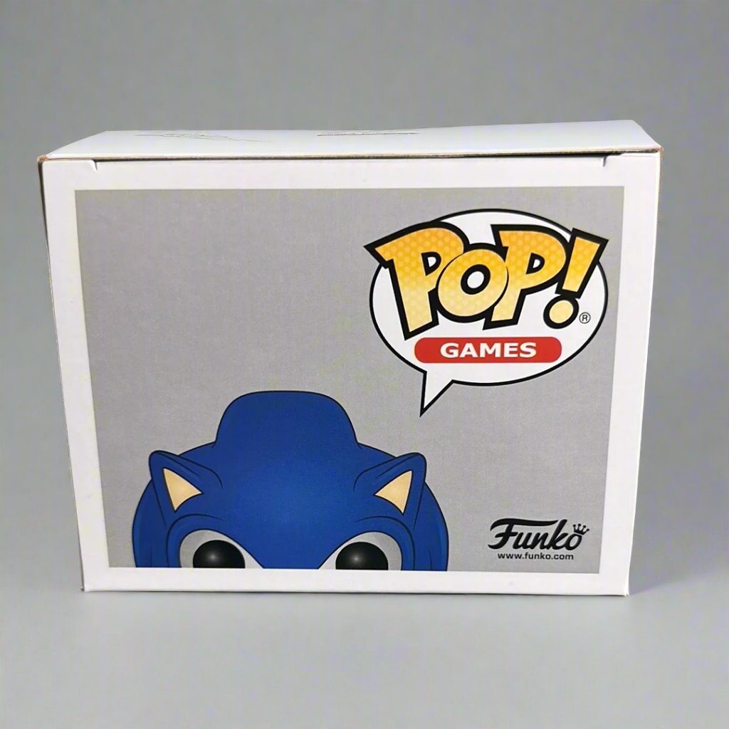 Funko Pop! Games Classic Sonic The Hedgehog With Emerald Figure #284!