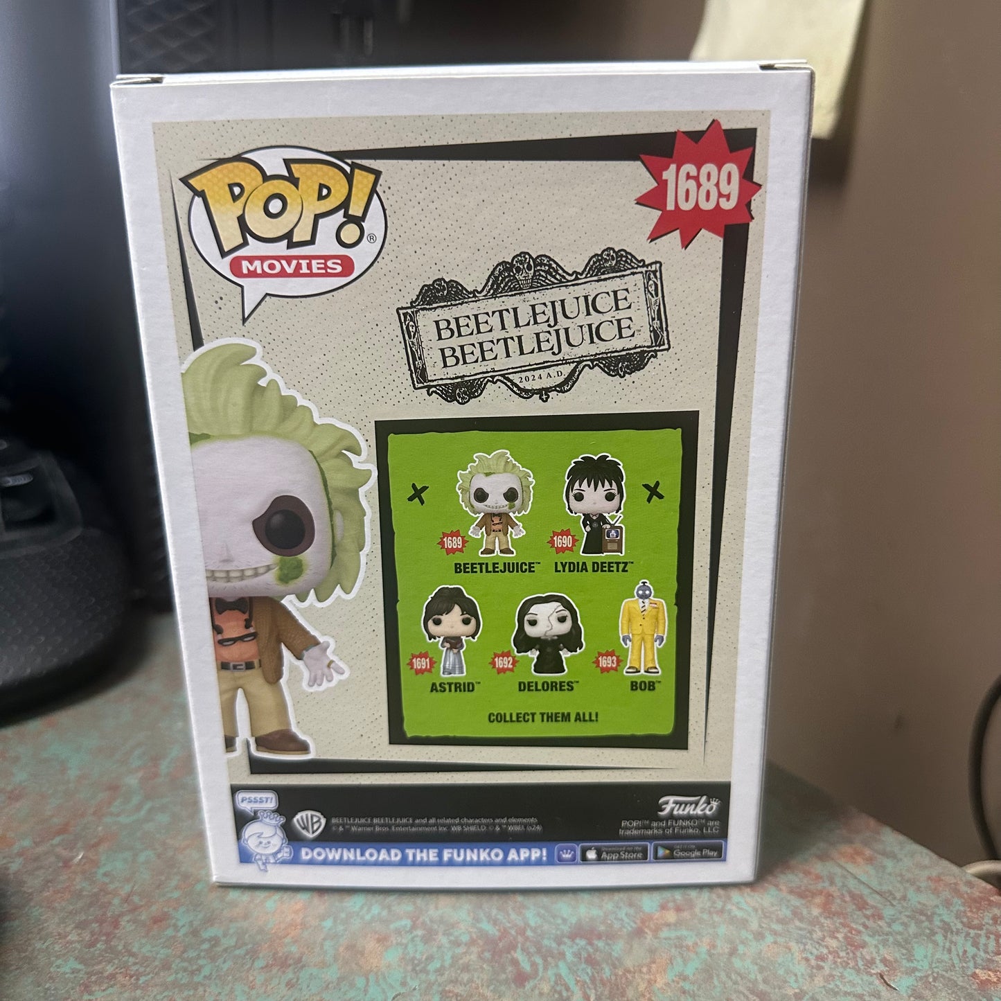 Funko POP! Horror Beetlejuice in Cardigan Michael Keaton Figure #1689!